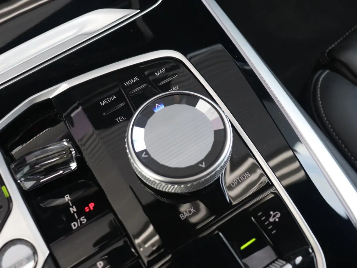 xDrive50e | SoH 100% | M Sportpakket Pro | Panodak | Trekhaak | Driving Assistant Prof. | M Multifunctionele Stoelen | Harman Kardon | Stoelmassage | Soft Close | M-Performance | 22'' LMV