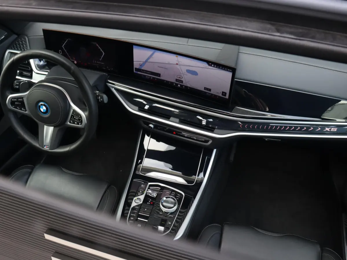 xDrive50e | SoH 100% | M Sportpakket Pro | Panodak | Trekhaak | Driving Assistant Prof. | M Multifunctionele Stoelen | Harman Kardon | Stoelmassage | Soft Close | M-Performance | 22'' LMV