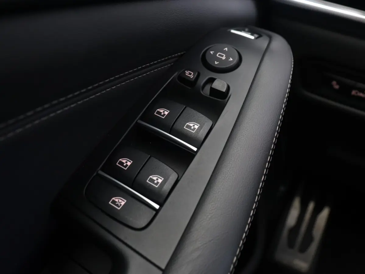 xDrive50e | SoH 100% | M Sportpakket Pro | Panodak | Trekhaak | Driving Assistant Prof. | M Multifunctionele Stoelen | Harman Kardon | Stoelmassage | Soft Close | M-Performance | 22'' LMV