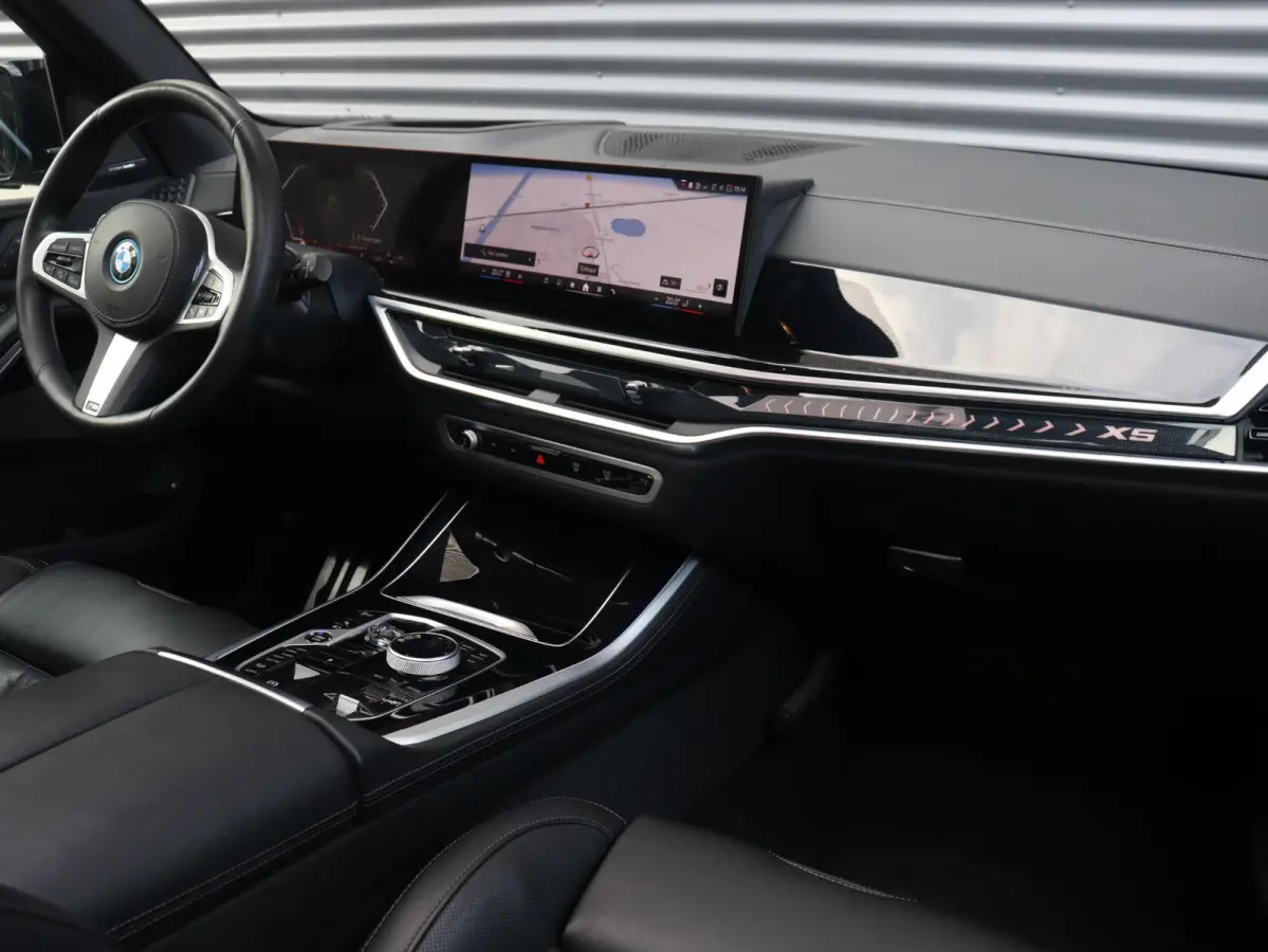 xDrive50e | SoH 100% | M Sportpakket Pro | Panodak | Trekhaak | Driving Assistant Prof. | M Multifunctionele Stoelen | Harman Kardon | Stoelmassage | Soft Close | M-Performance | 22'' LMV