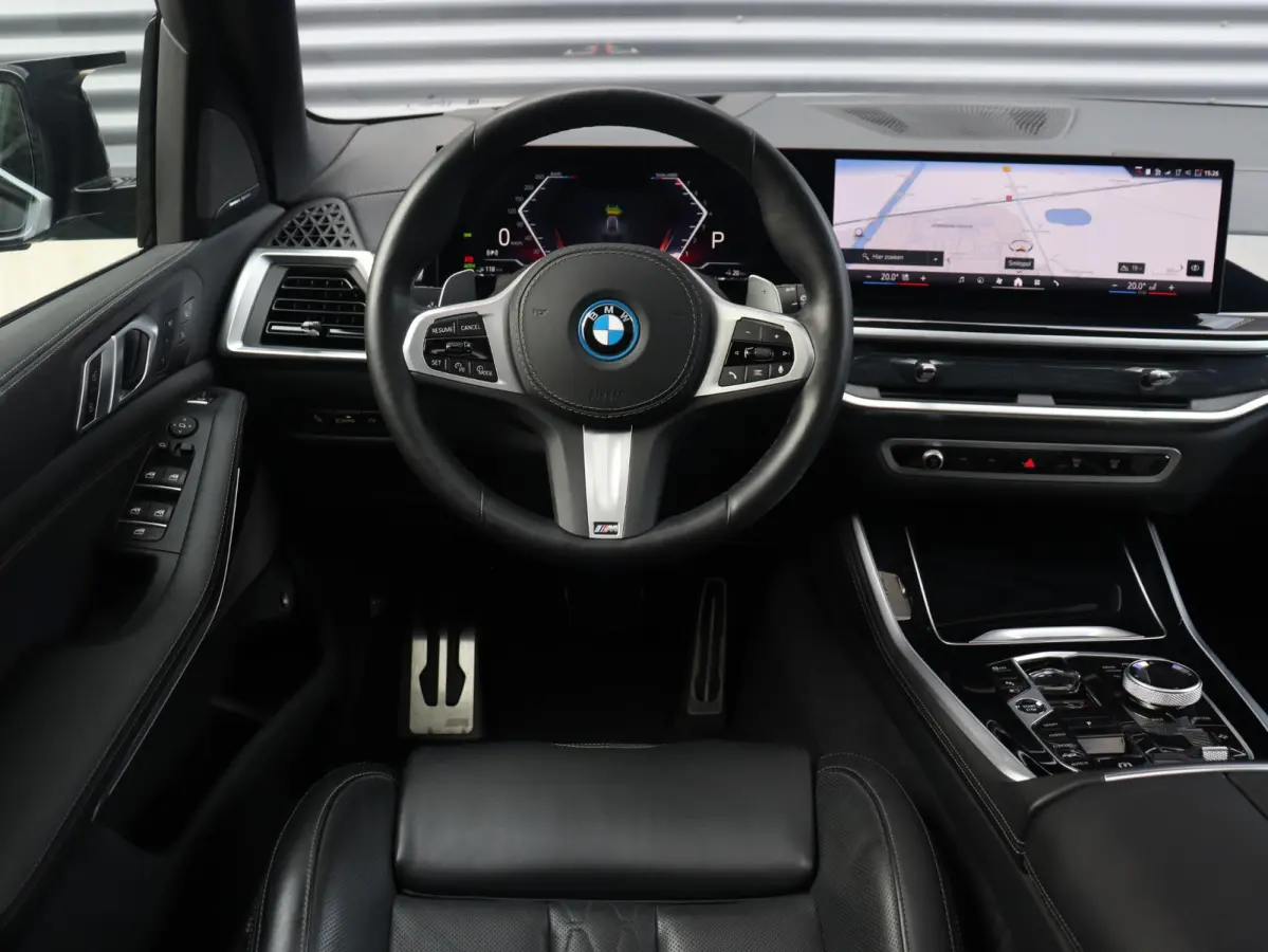 xDrive50e | SoH 100% | M Sportpakket Pro | Panodak | Trekhaak | Driving Assistant Prof. | M Multifunctionele Stoelen | Harman Kardon | Stoelmassage | Soft Close | M-Performance | 22'' LMV