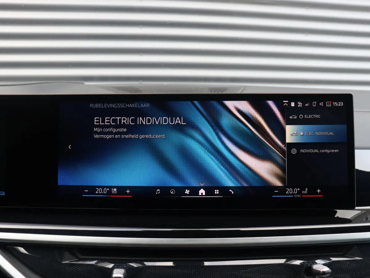 xDrive50e | SoH 100% | M Sportpakket Pro | Panodak | Trekhaak | Driving Assistant Prof. | M Multifunctionele Stoelen | Harman Kardon | Stoelmassage | Soft Close | M-Performance | 22'' LMV