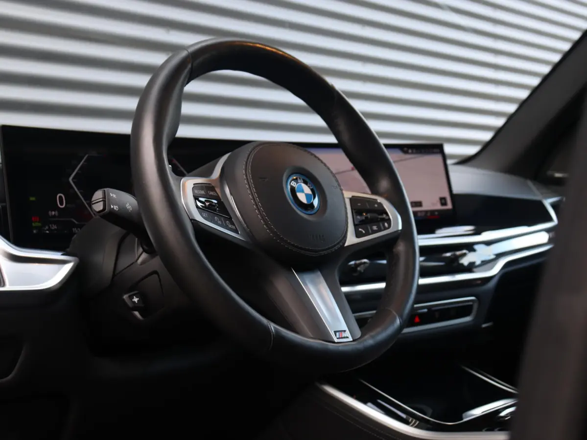xDrive50e | SoH 100% | M Sportpakket Pro | Panodak | Trekhaak | Driving Assistant Prof. | M Multifunctionele Stoelen | Harman Kardon | Stoelmassage | Soft Close | M-Performance | 22'' LMV