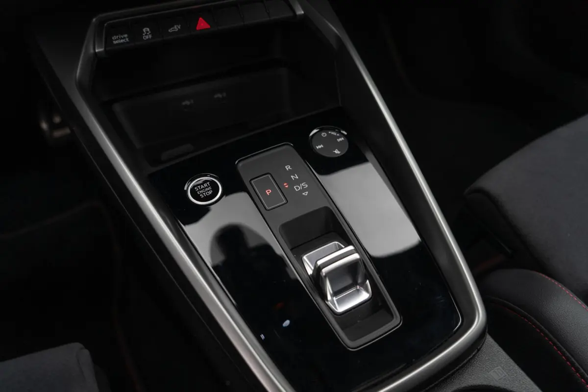 40 TFSI e S line | Pano | Rood stiksel | Alcantara | Cam