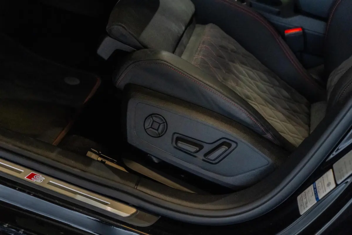 40 TFSI e S line | Pano | Rood stiksel | Alcantara | Cam