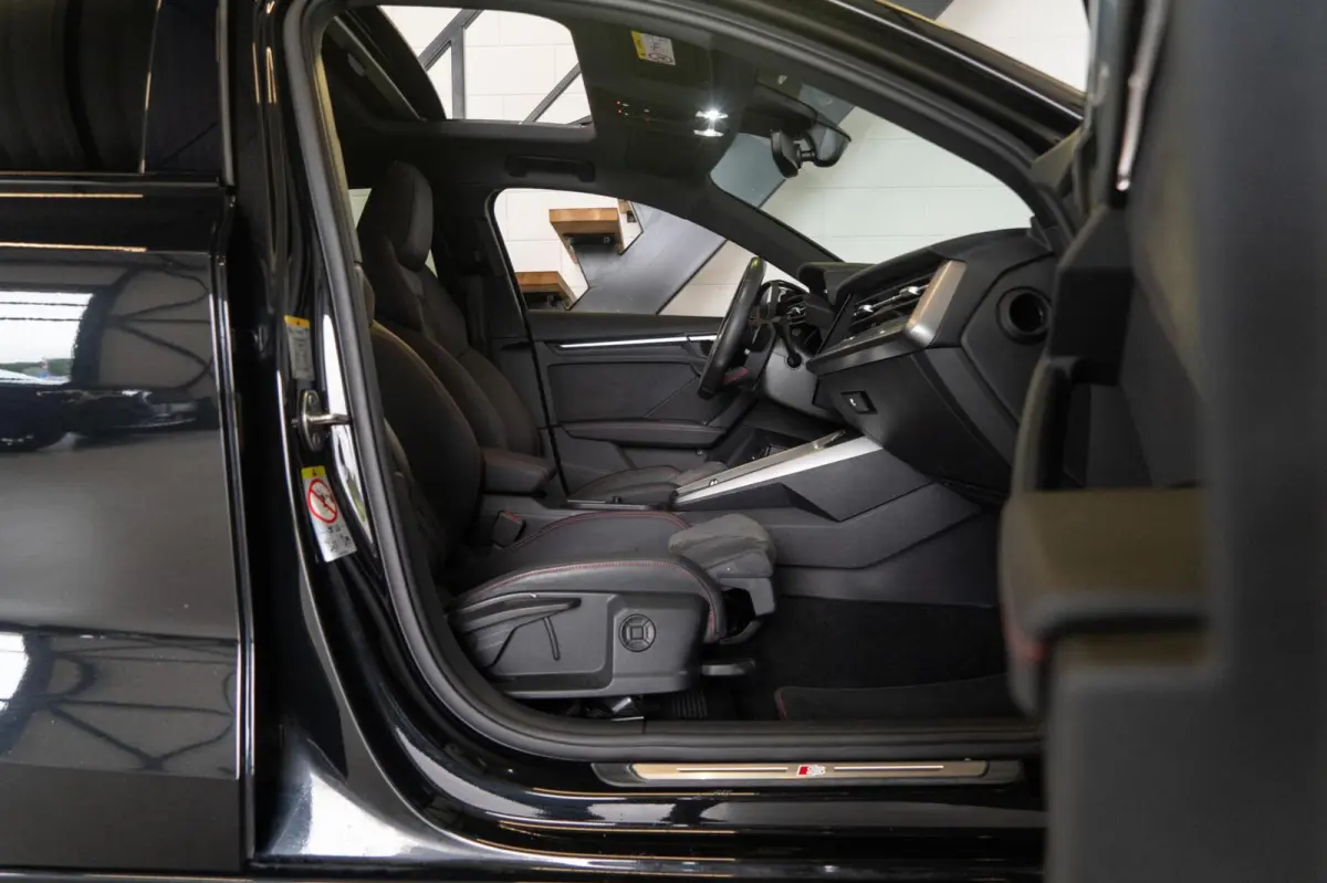 40 TFSI e S line | Pano | Rood stiksel | Alcantara | Cam