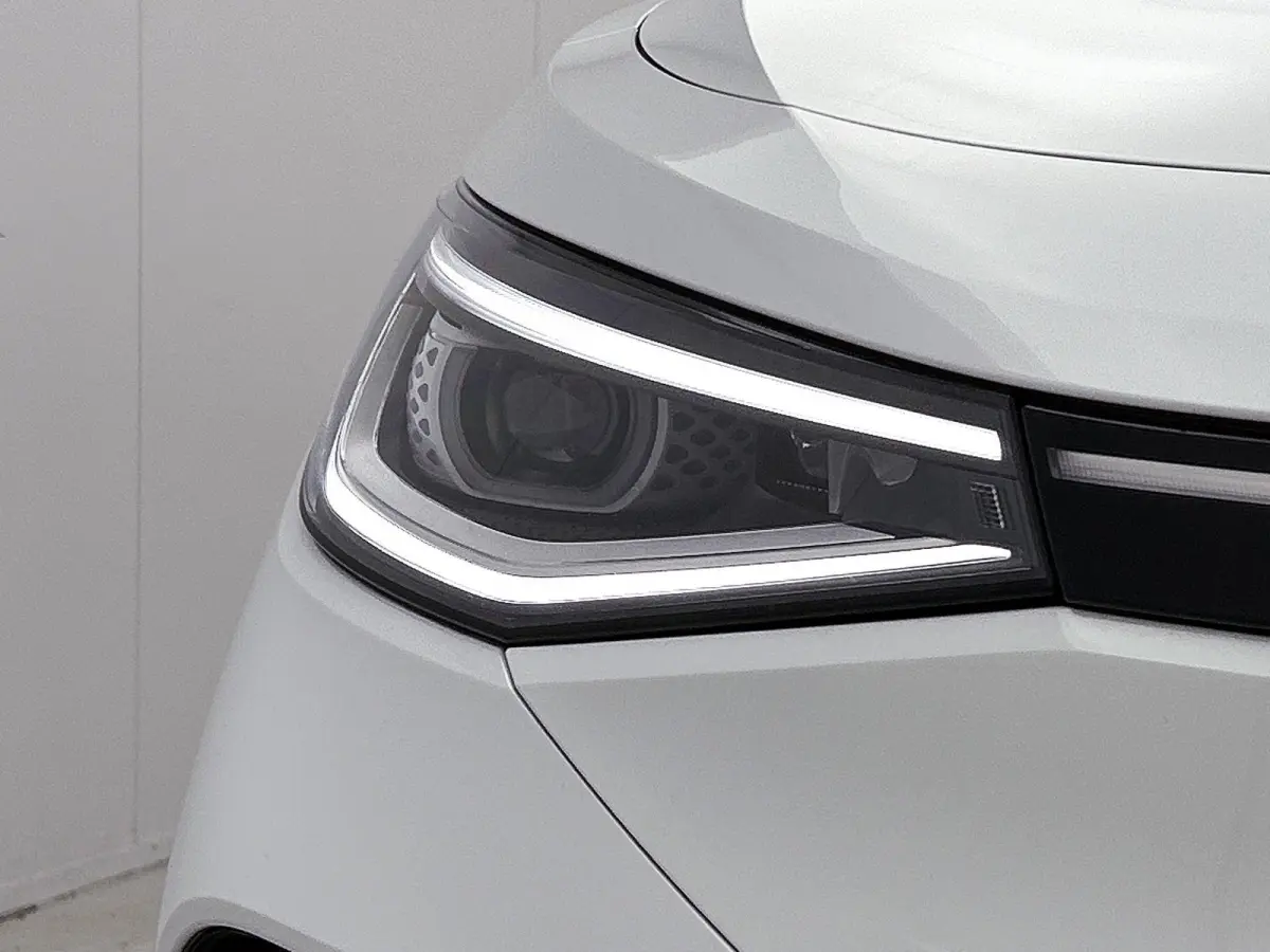 First Max 77 kWh | SoH ... | Panorama Dak | Ergo Stoelen (Memory) | Parkeercamera | Stoel en Stuurwielverwarming | Elektrische Kofferbak | Carplay / Android Auto | Navigatie