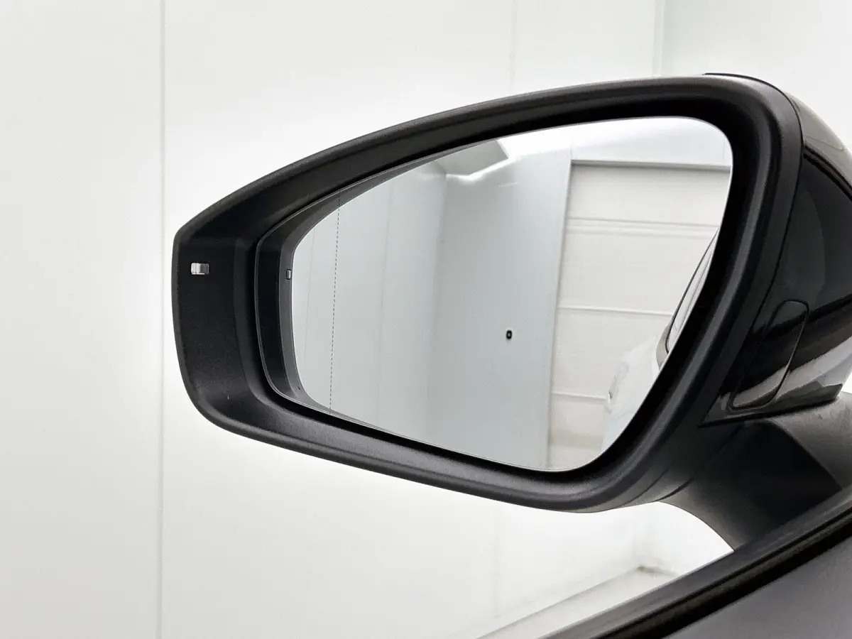 First Max 77 kWh | SoH ... | Panorama Dak | Ergo Stoelen (Memory) | Parkeercamera | Stoel en Stuurwielverwarming | Elektrische Kofferbak | Carplay / Android Auto | Navigatie