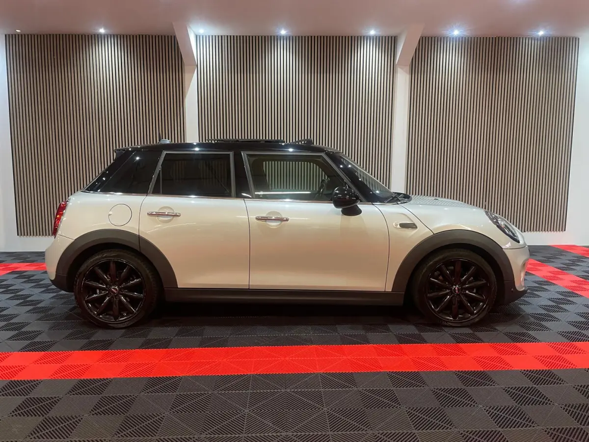 1.5 Cooper Chili Automaat Pano Navi Leder Camera