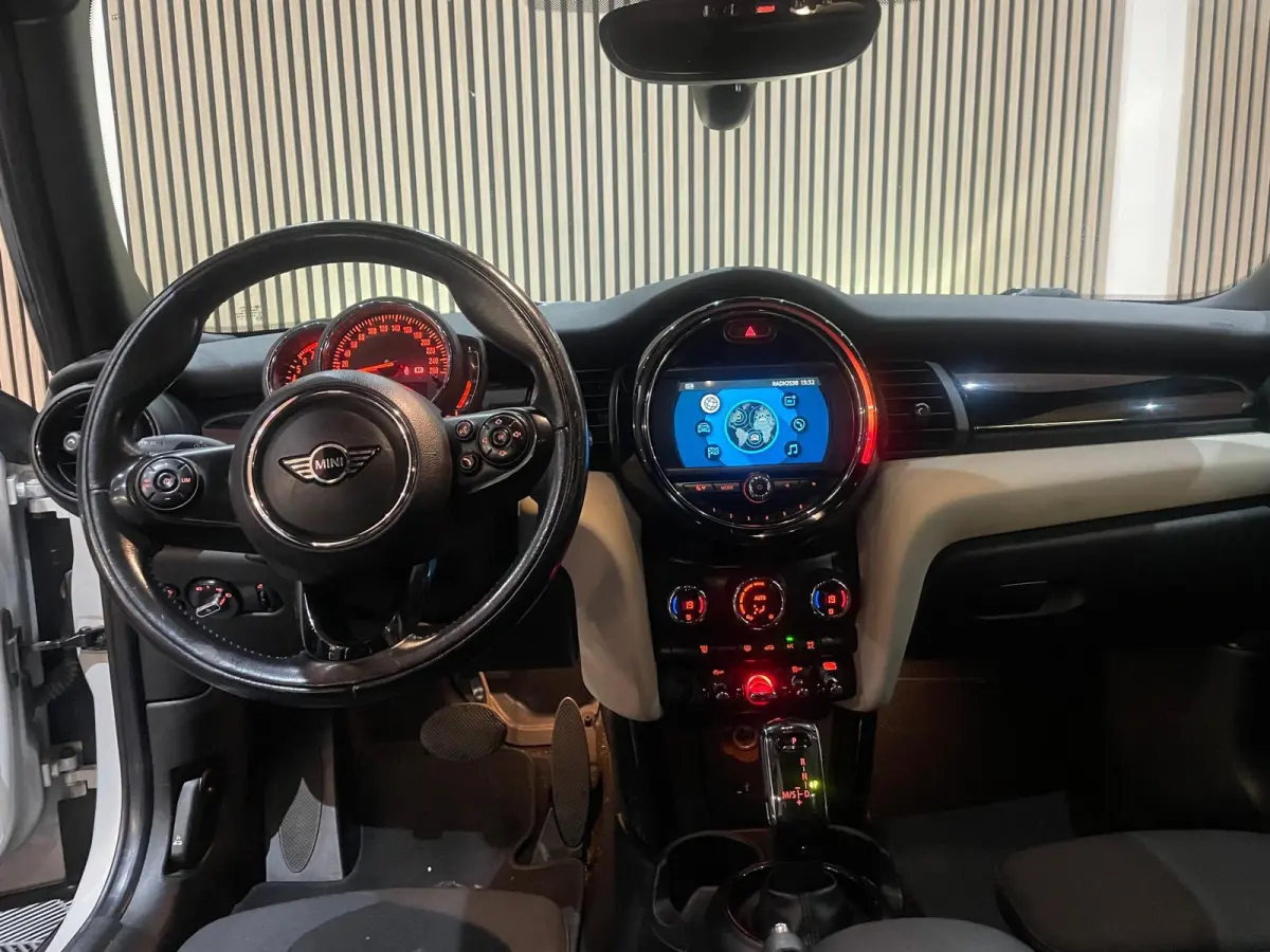 1.5 Cooper Chili Automaat Pano Navi Leder Camera