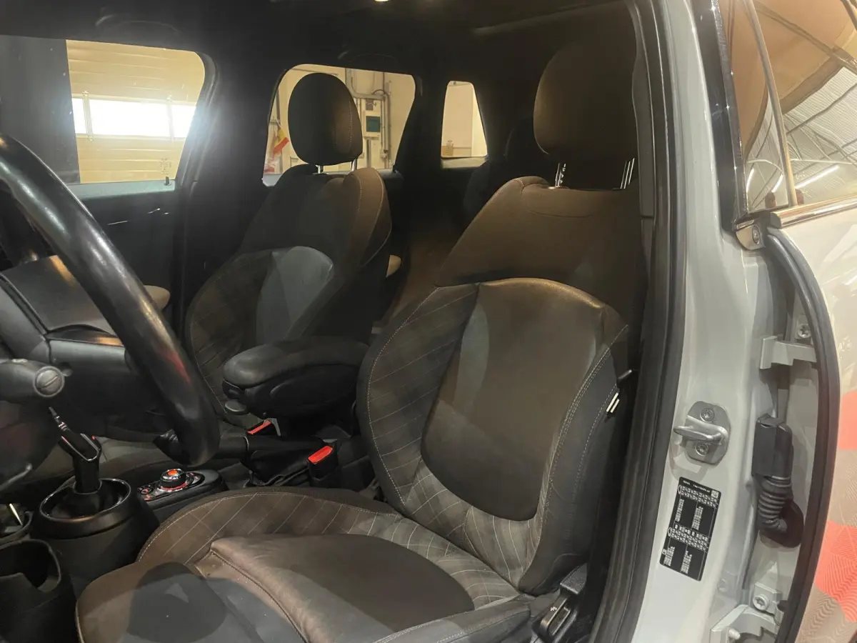1.5 Cooper Chili Automaat Pano Navi Leder Camera