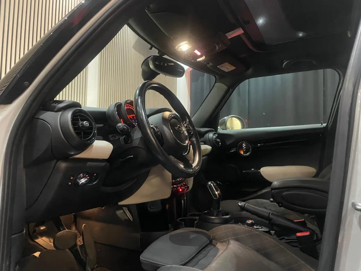 1.5 Cooper Chili Automaat Pano Navi Leder Camera