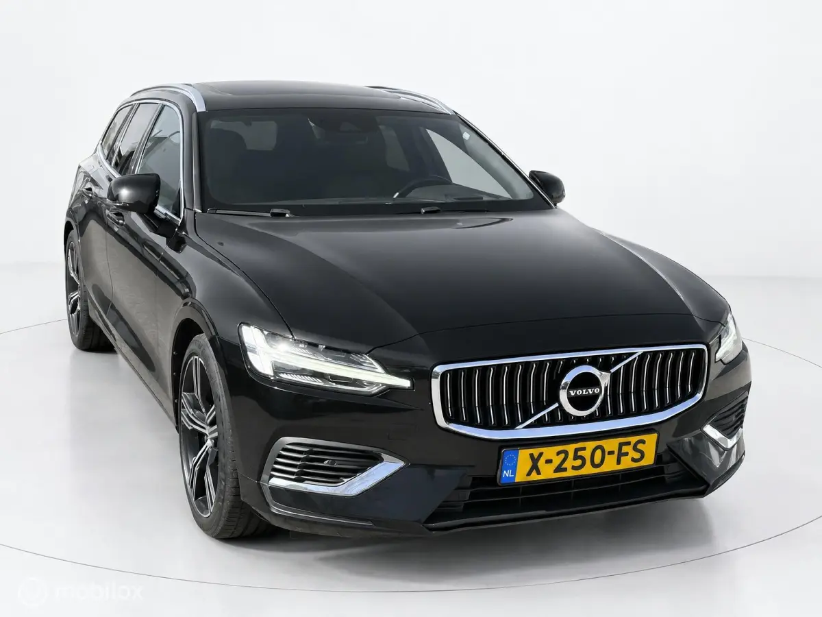 2.0 T8 Twin Engine AWD R-Design PANO|LED|LEDER|