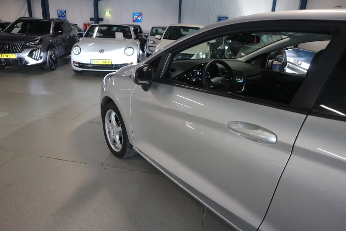 1.1 Connected / NIEUW MODEL / LED / VELG / NIEUWSTAAT ! ! !