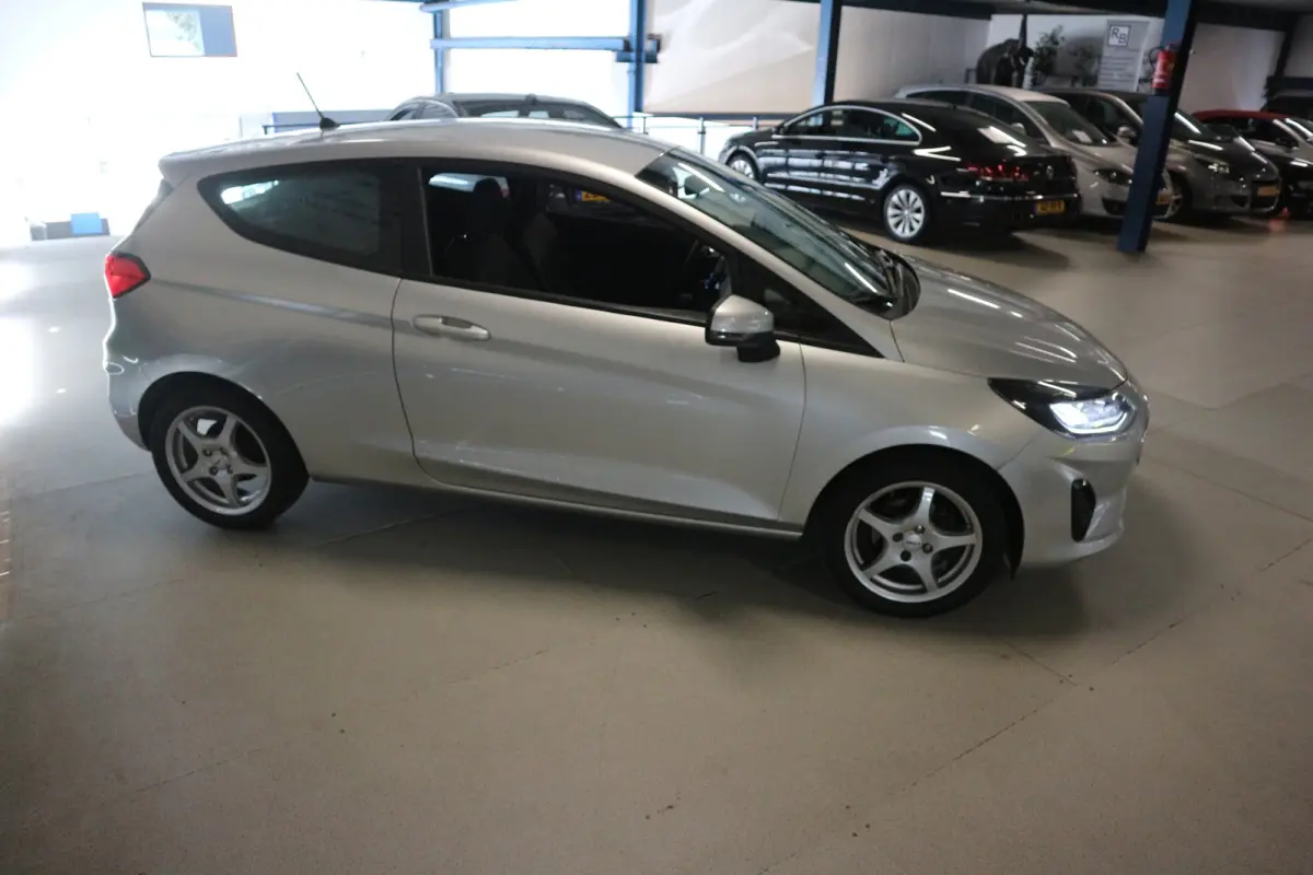 1.1 Connected / NIEUW MODEL / LED / VELG / NIEUWSTAAT ! ! !