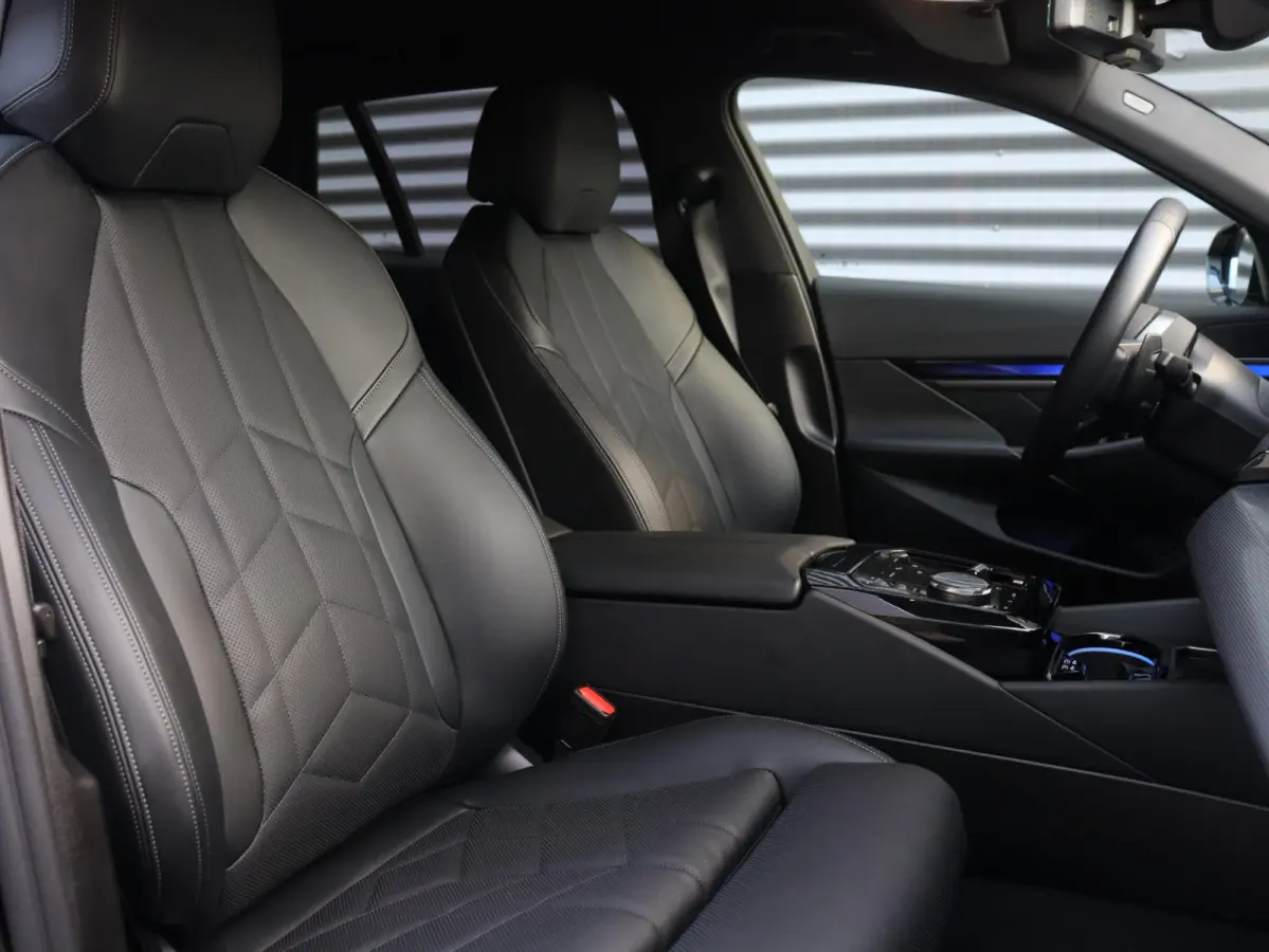 530e xDrive | M Sportpakket | Trekhaak | Driving Assistant Plus | Harman Kardon | Parking Assistant | Getint Glas | SoH 100% | 19'' LMV
