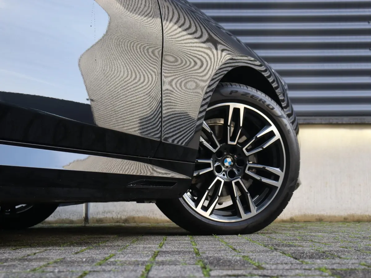 530e xDrive | M Sportpakket | Trekhaak | Driving Assistant Plus | Harman Kardon | Parking Assistant | Getint Glas | SoH 100% | 19'' LMV