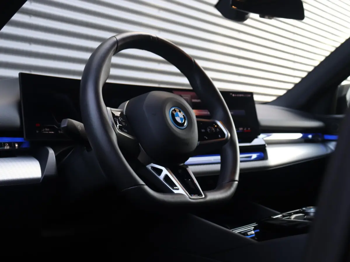 530e xDrive | M Sportpakket | Trekhaak | Driving Assistant Plus | Harman Kardon | Parking Assistant | Getint Glas | SoH 100% | 19'' LMV