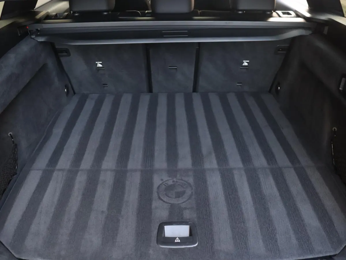 530e xDrive | M Sportpakket | Trekhaak | Driving Assistant Plus | Harman Kardon | Parking Assistant | Getint Glas | SoH 100% | 19'' LMV