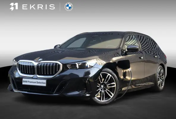 530e xDrive | M Sportpakket | Trekhaak | Driving Assistant Plus | Harman Kardon | Parking Assistant | Getint Glas | 19'' LMV
