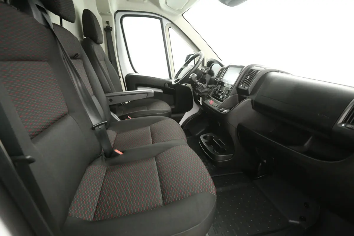 2.2 BlueHDI 140PK L3H2 | Clima | Camera | Carplay | Cruise | 3 Zits | Navi | Parkeersens.