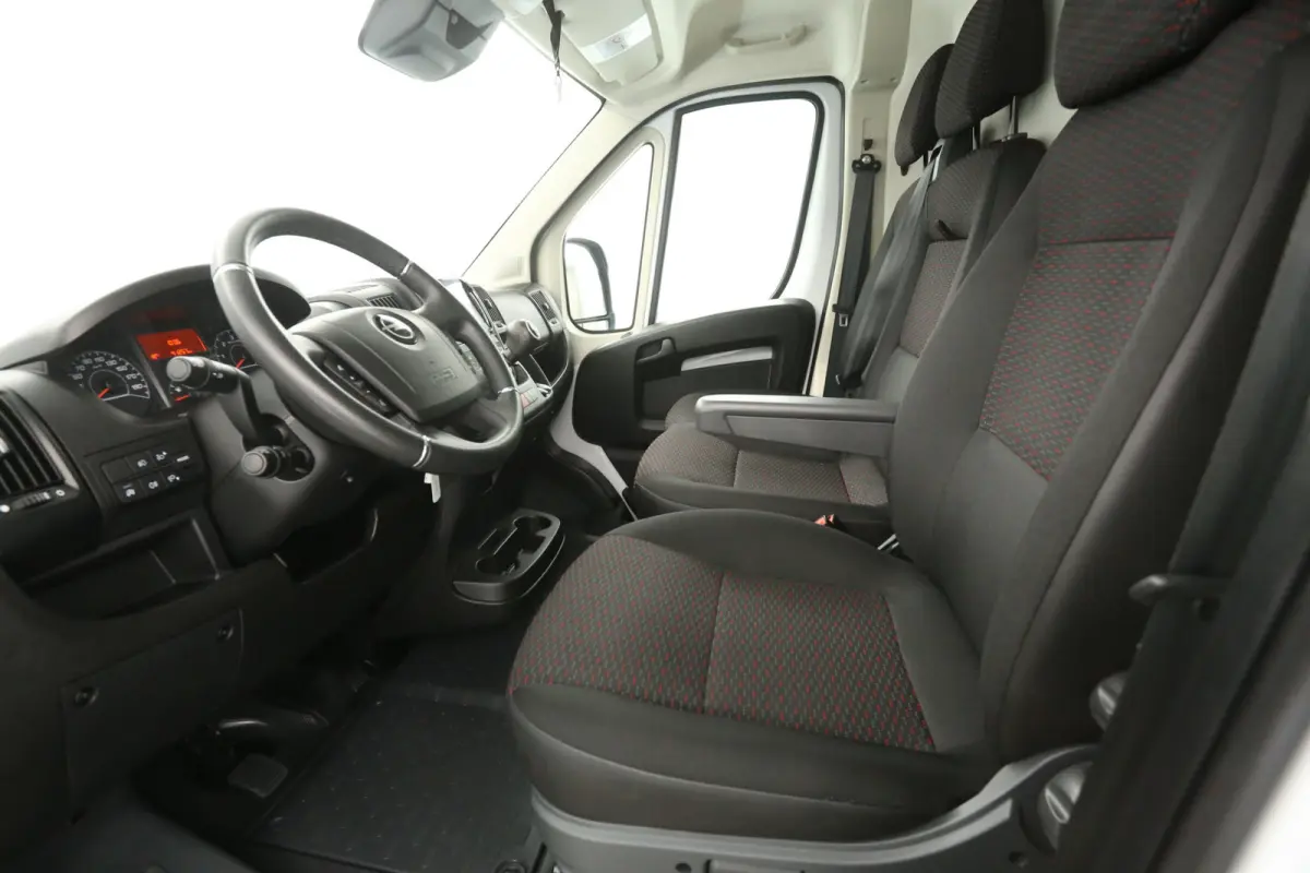 2.2 BlueHDI 140PK L3H2 | Clima | Camera | Carplay | Cruise | 3 Zits | Navi | Parkeersens.