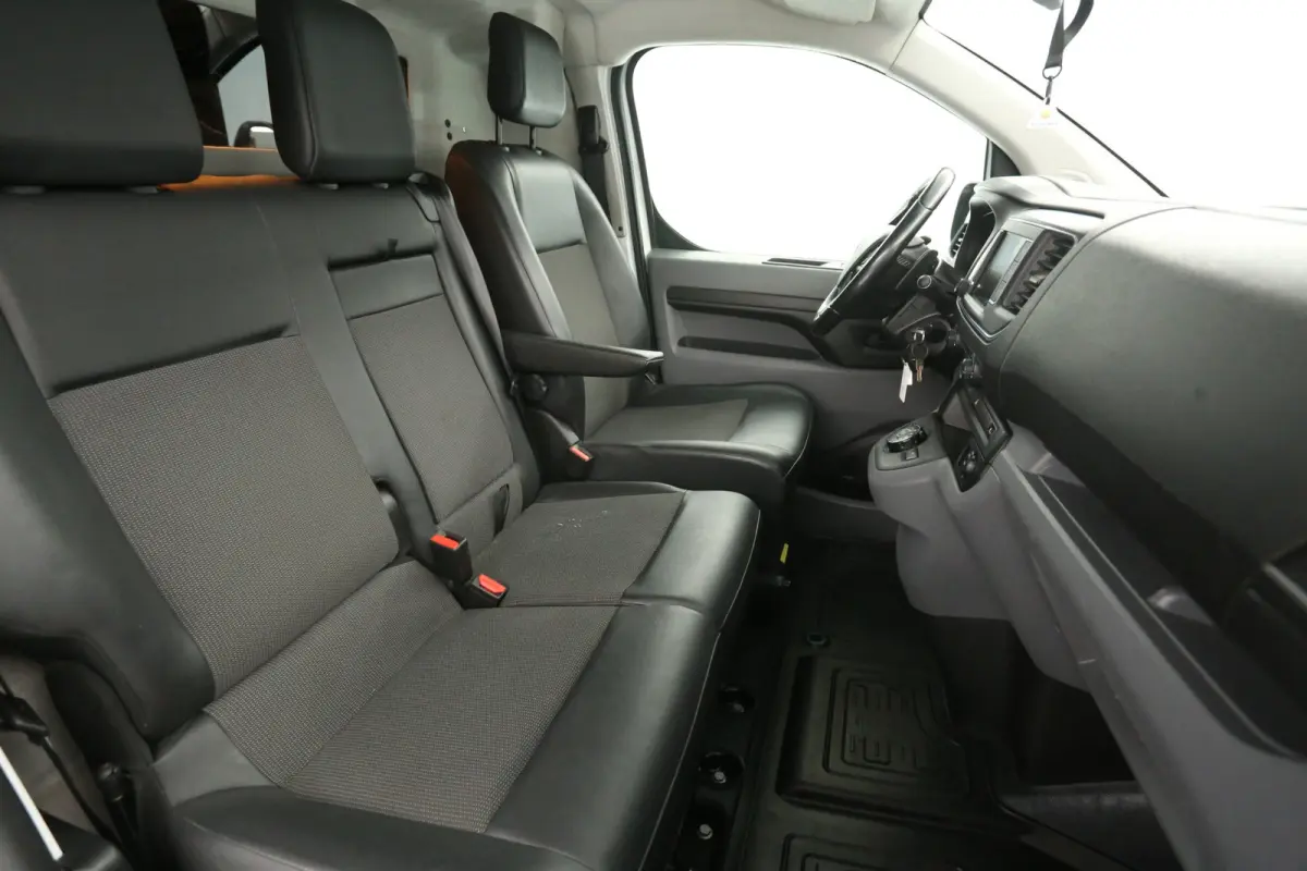 2.0D L3H1 | Automaat | Airco | Cruise | Camera | 3 Zits | Carplay | Parkeersens.