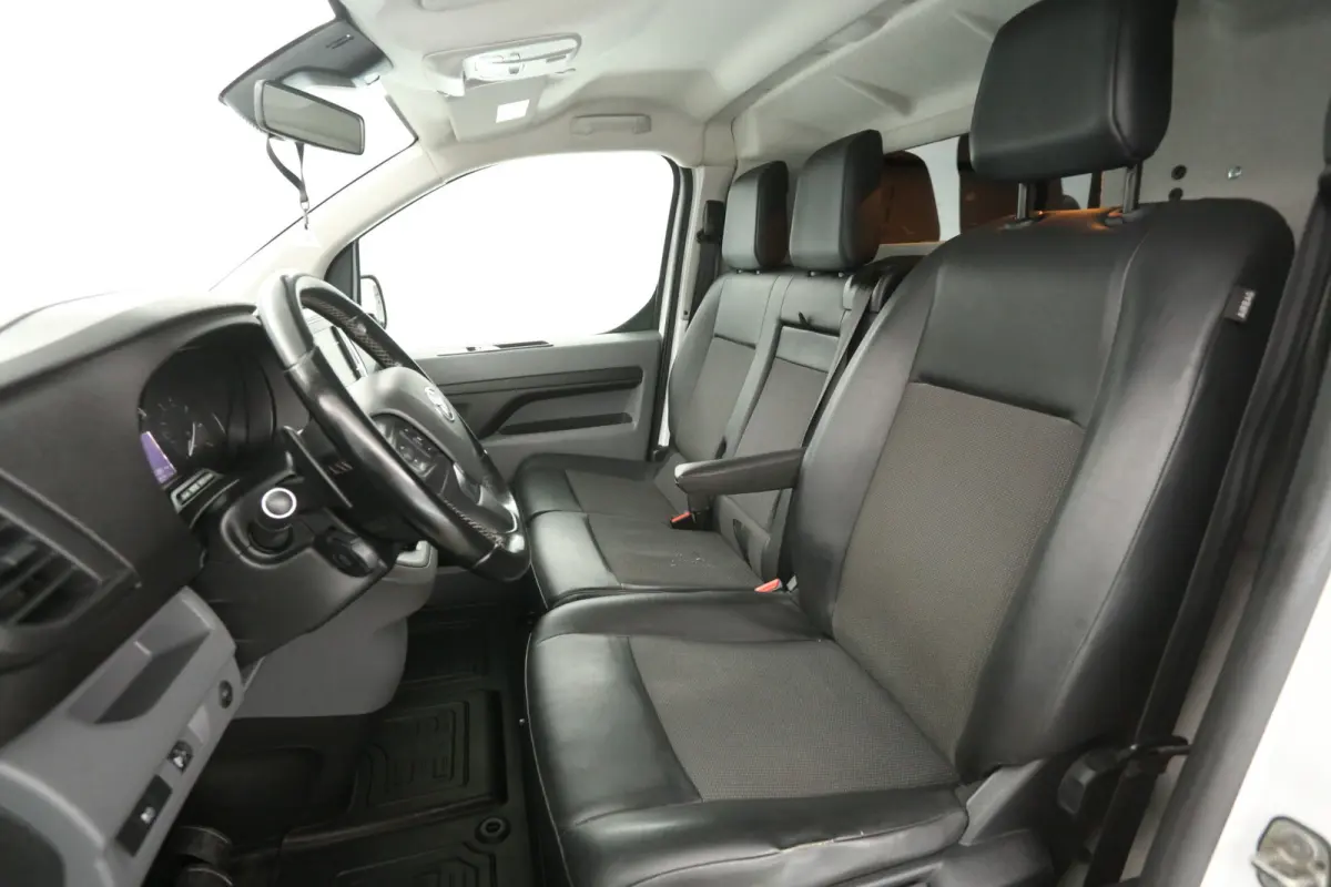 2.0D L3H1 | Automaat | Airco | Cruise | Camera | 3 Zits | Carplay | Parkeersens.