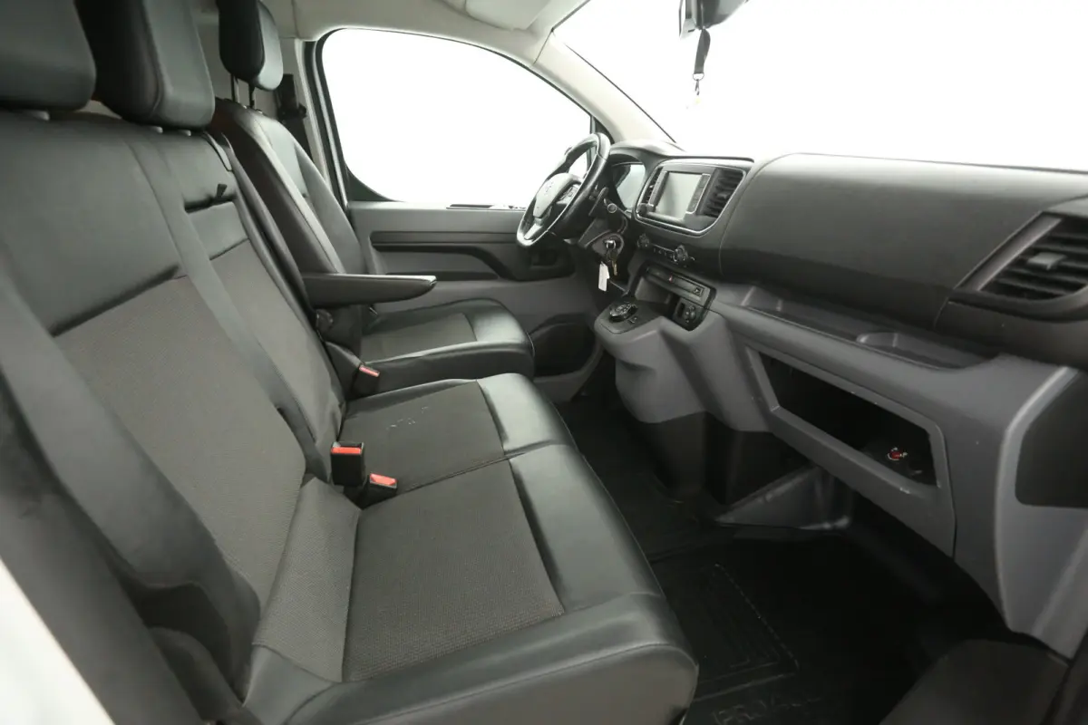 2.0D L3H1 | Automaat | Airco | Cruise | Camera | 3 Zits | Carplay | Parkeersens.