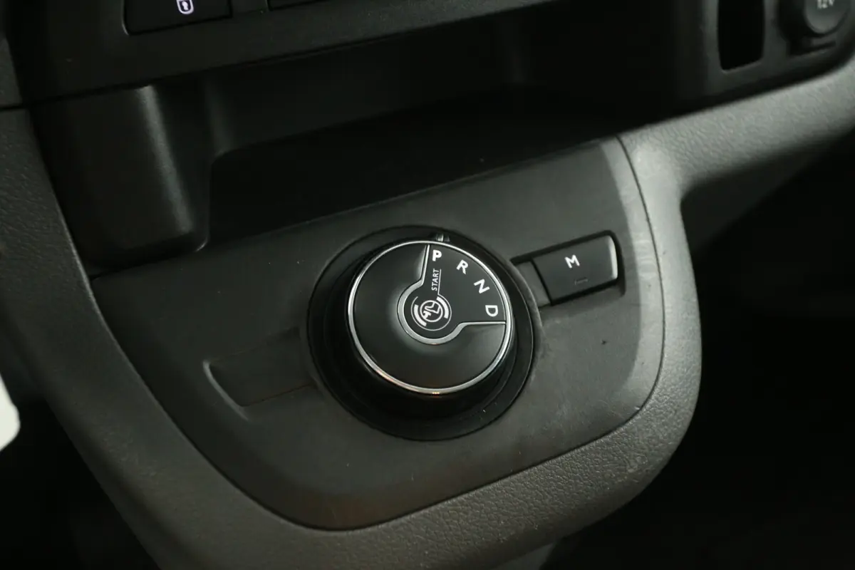 2.0D L3H1 | Automaat | Airco | Cruise | Camera | 3 Zits | Carplay | Parkeersens.