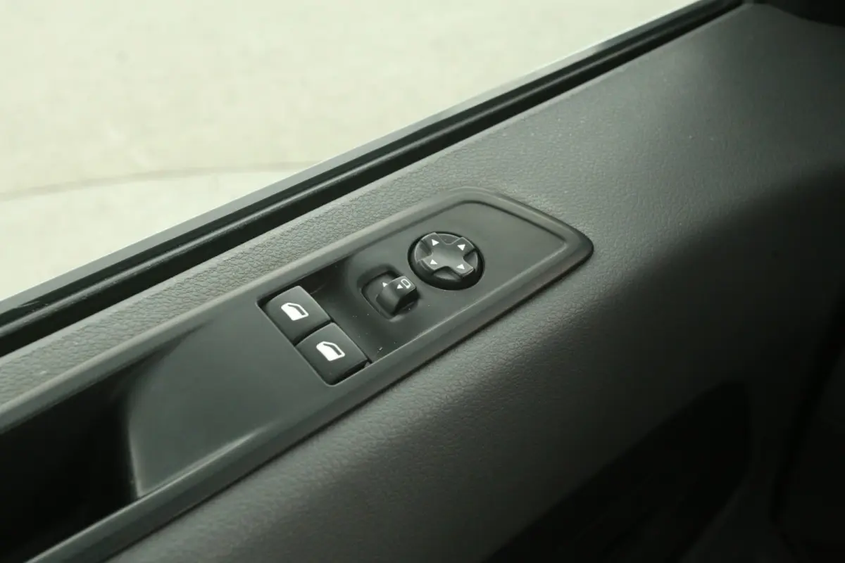 2.0D L3H1 | Automaat | Airco | Cruise | Camera | 3 Zits | Carplay | Parkeersens.
