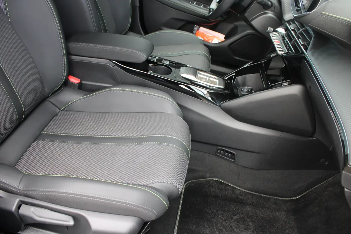1.2 Hybrid 145 GT | Automaat | Navigatie | Camera voor + achter | 18 Inch | Apple carplay | NL auto |