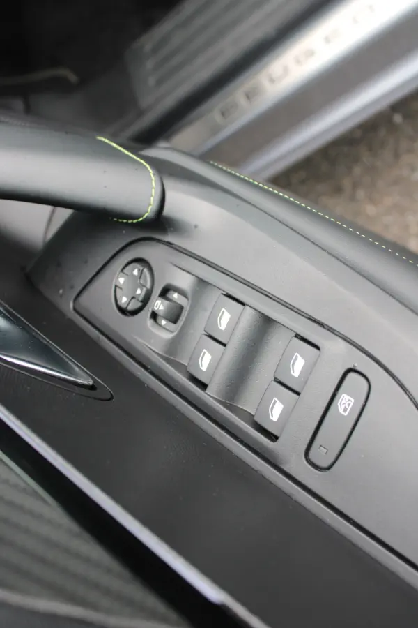 1.2 Hybrid 145 GT | Automaat | Navigatie | Camera voor + achter | 18 Inch | Apple carplay | NL auto |