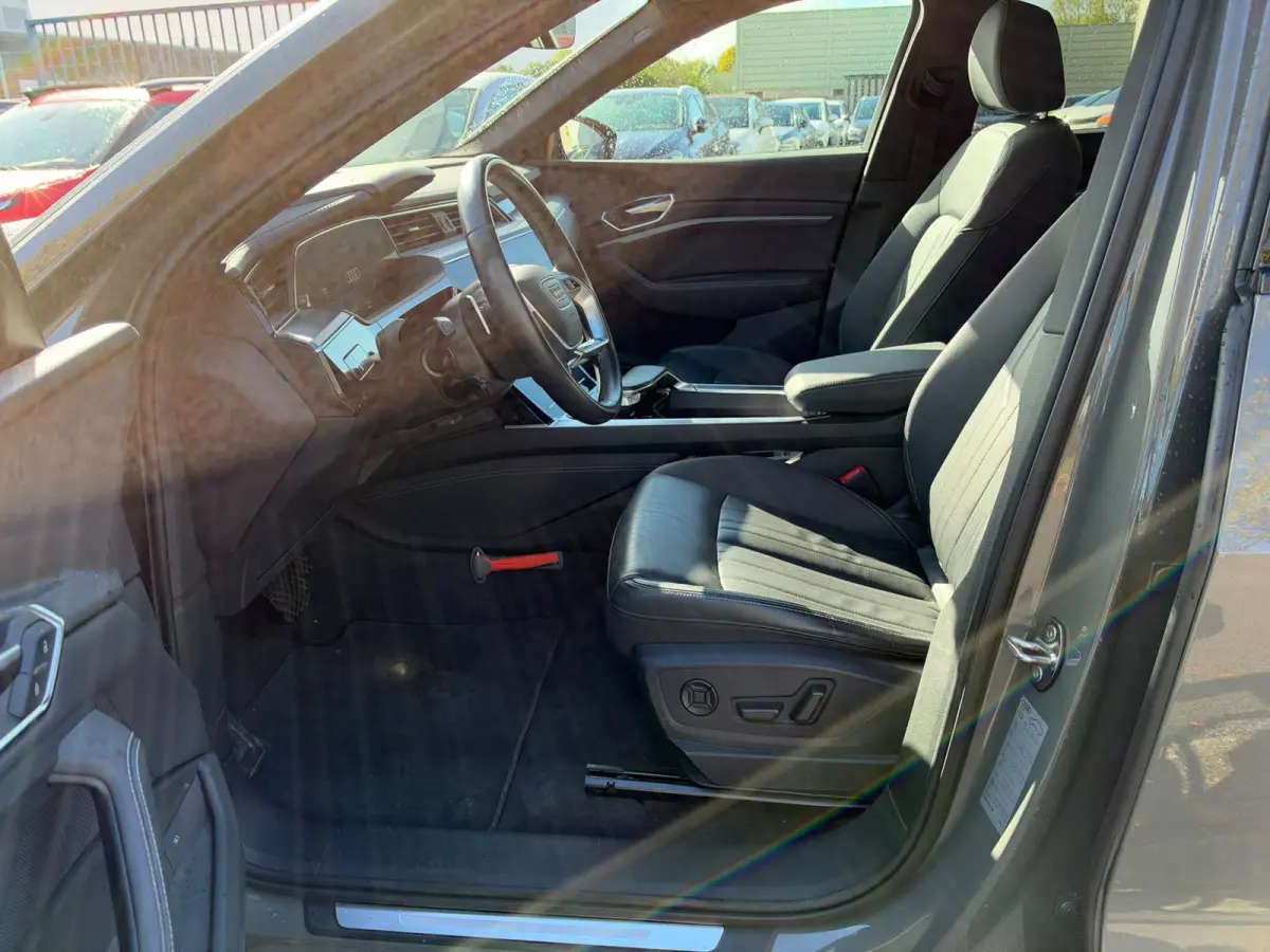 50 quattro Advanced Edition 95 kWh Nieuwstaat, Leder, Navi, 1ste eigenaar, Dealer auto