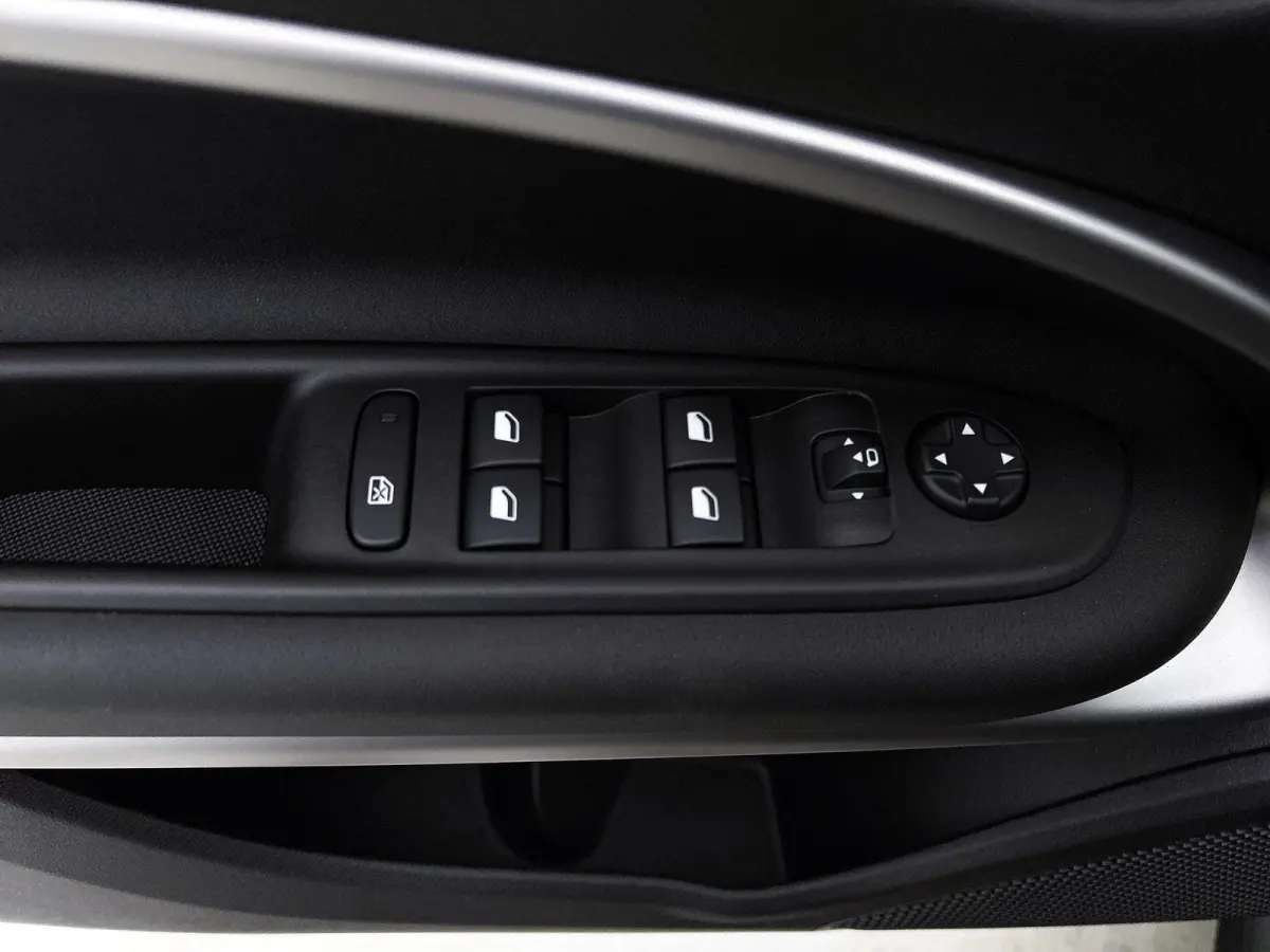 1.2 e-Hybrid Summit Infotainment & Convenience Pack | Winter Pack | Direct leverbaar