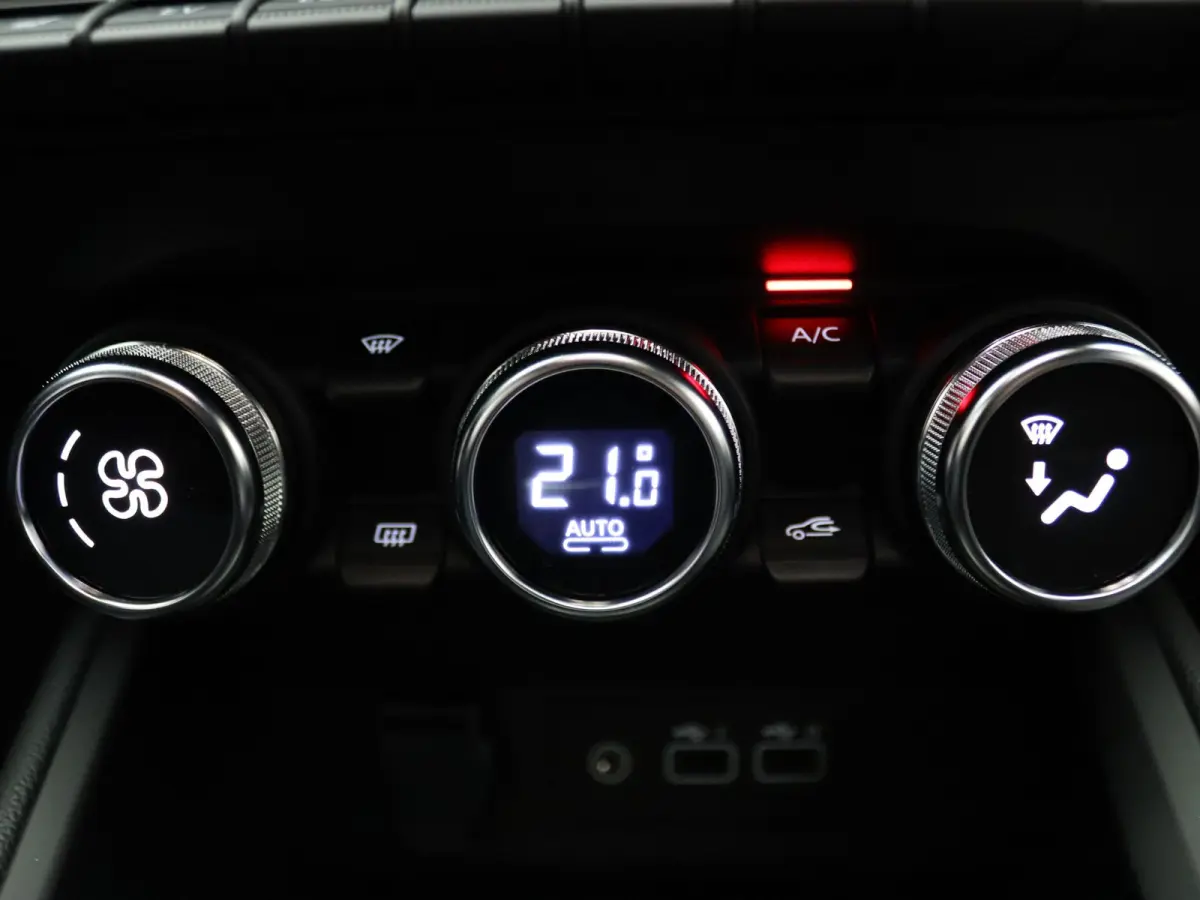 140pk HEV Intense+ Automaat Camera | Adapt. Cruise | Navi | Parkeersens. v+a | Stoel-/stuurverw.
