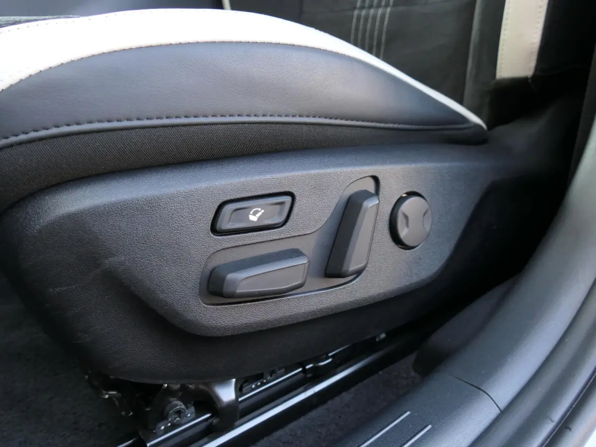 GT-Line AWD 77.4 kWh | Panoramadak | Stuur-/Stoelverwarming + verkoeling | 360°-camera | Apple-/Android Carplay | ACC | Dodehoek detectie | Head-up display | Leder-/Alcantara | Memory | Mer
