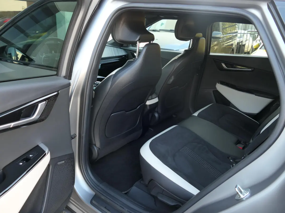 GT-Line AWD 77.4 kWh | Panoramadak | Stuur-/Stoelverwarming + verkoeling | 360°-camera | Apple-/Android Carplay | ACC | Dodehoek detectie | Head-up display | Leder-/Alcantara | Memory | Mer