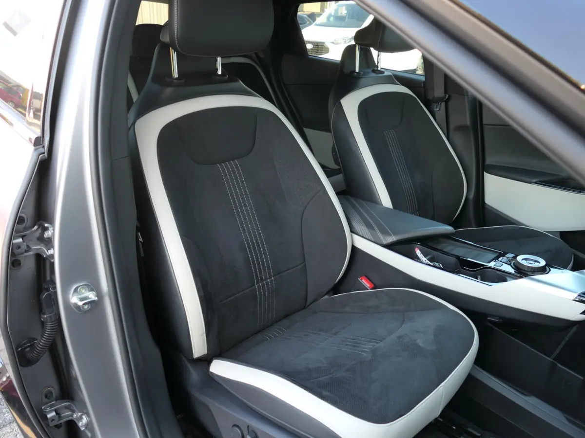 GT-Line AWD 77.4 kWh | Panoramadak | Stuur-/Stoelverwarming + verkoeling | 360°-camera | Apple-/Android Carplay | ACC | Dodehoek detectie | Head-up display | Leder-/Alcantara | Memory | Mer