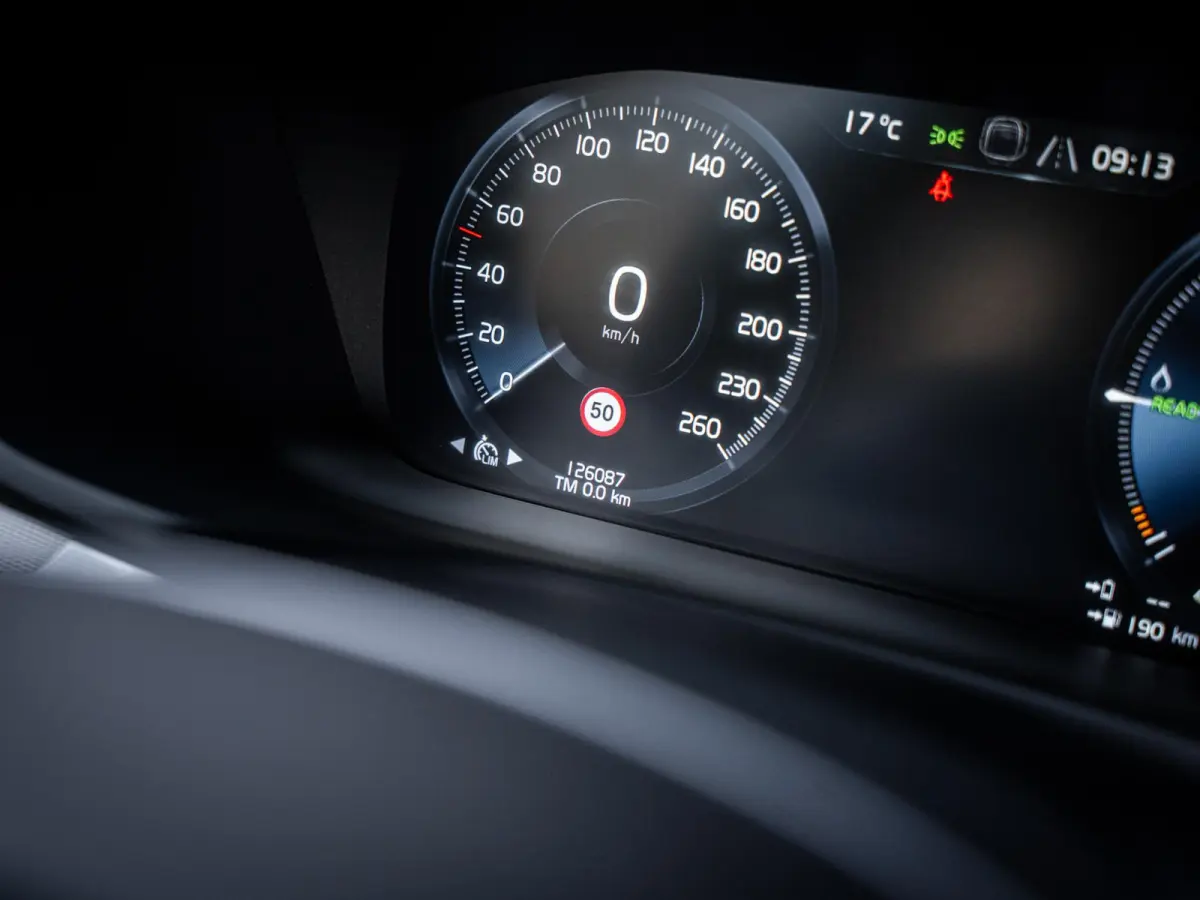 2.0 T8 Recharge AWD R-Design - Pano l ACC l 19'' l 360cam l Memory l HUD