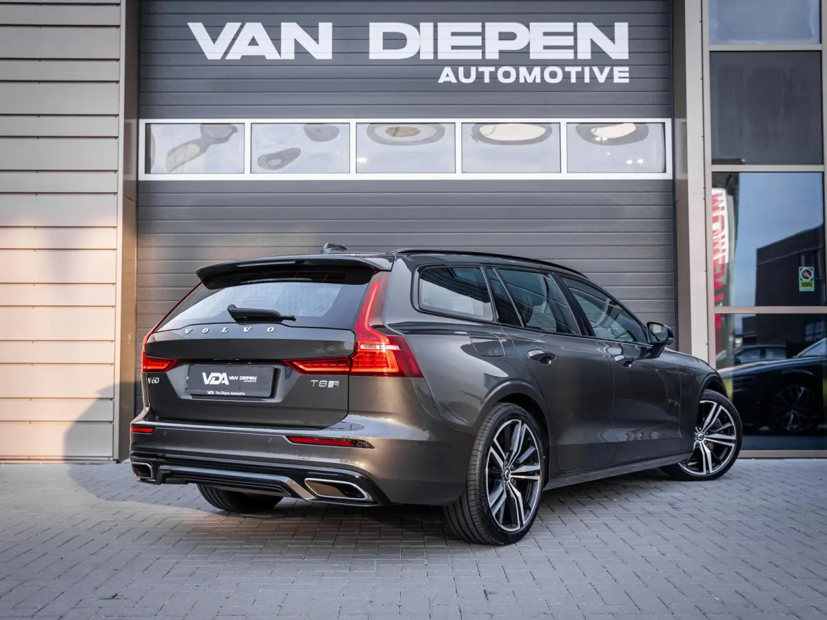 2.0 T8 Recharge AWD R-Design - Pano l ACC l 19'' l 360cam l Memory l HUD