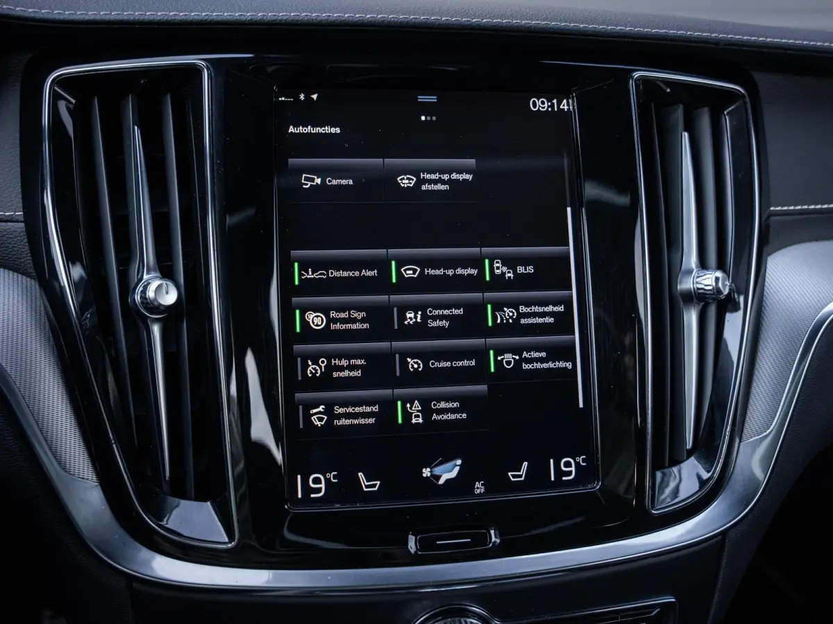 2.0 T8 Recharge AWD R-Design - Pano l ACC l 19'' l 360cam l Memory l HUD