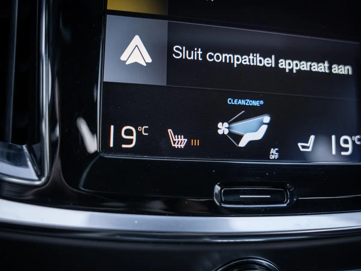 2.0 T8 Recharge AWD R-Design - Pano l ACC l 19'' l 360cam l Memory l HUD