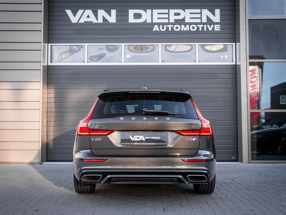 2.0 T8 Recharge AWD R-Design - Pano l ACC l 19'' l 360cam l Memory l HUD