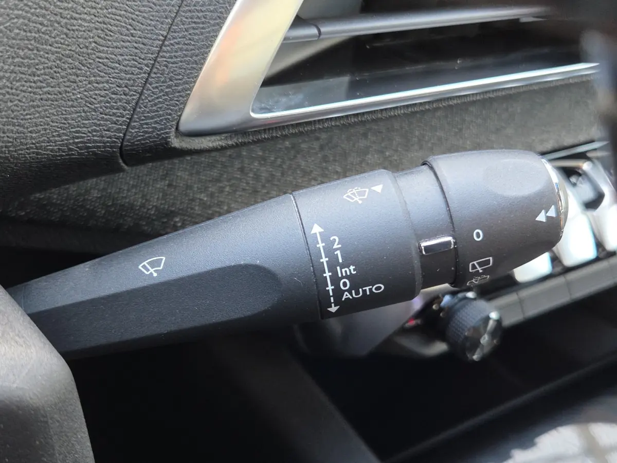 1.2 PureTech GT Line | Trekhaak | Panoramadak |  Keyless | Camera | Elektr. bedienbare achterklep | LED |
