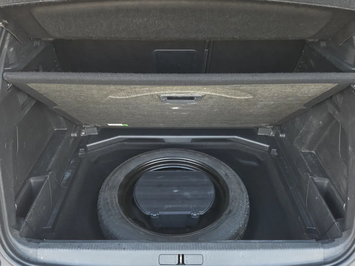 1.2 PureTech GT Line | Trekhaak | Panoramadak |  Keyless | Camera | Elektr. bedienbare achterklep | LED |