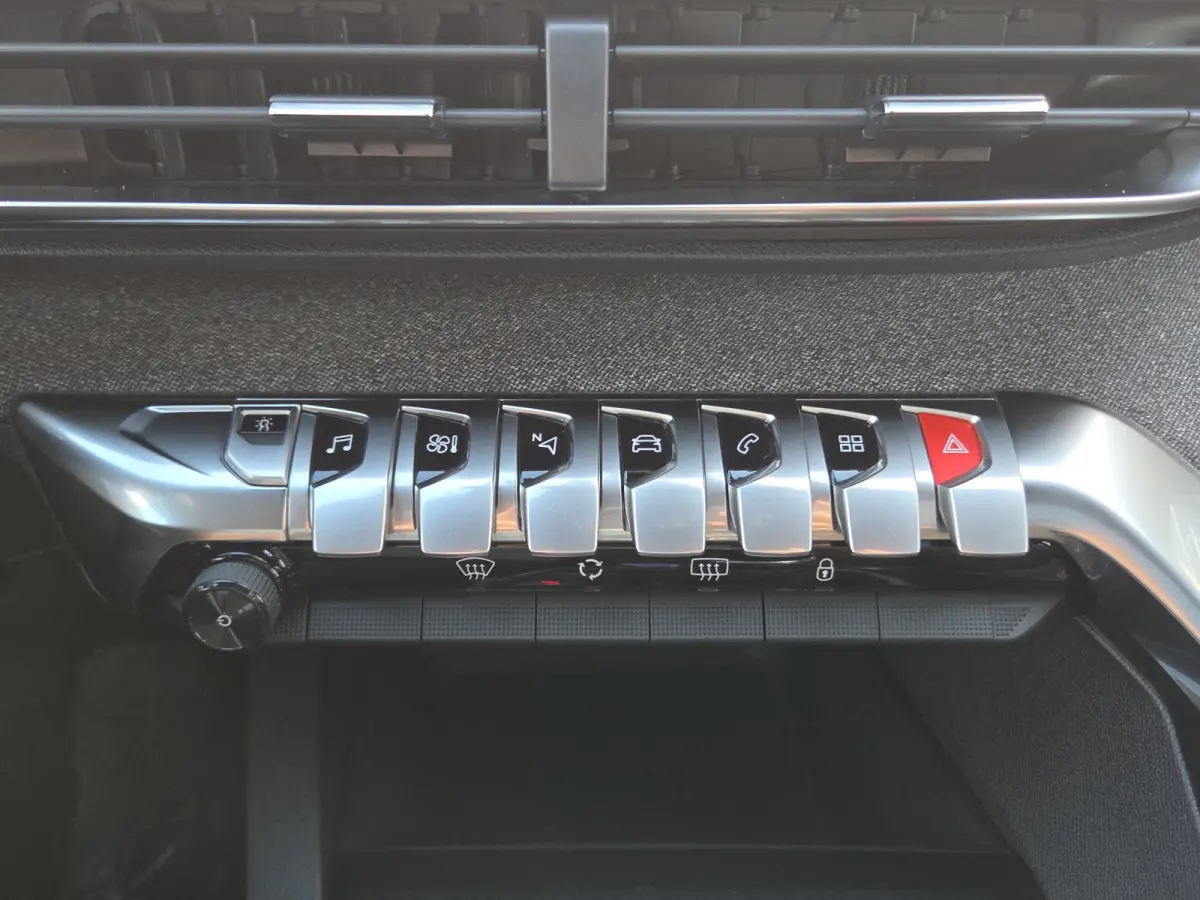 1.2 PureTech GT Line | Trekhaak | Panoramadak |  Keyless | Camera | Elektr. bedienbare achterklep | LED |