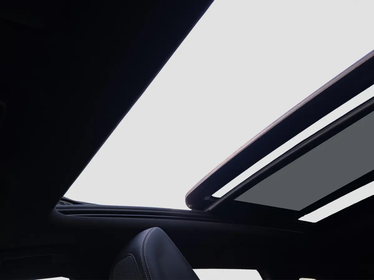 1.2 PureTech GT Line | Trekhaak | Panoramadak |  Keyless | Camera | Elektr. bedienbare achterklep | LED |