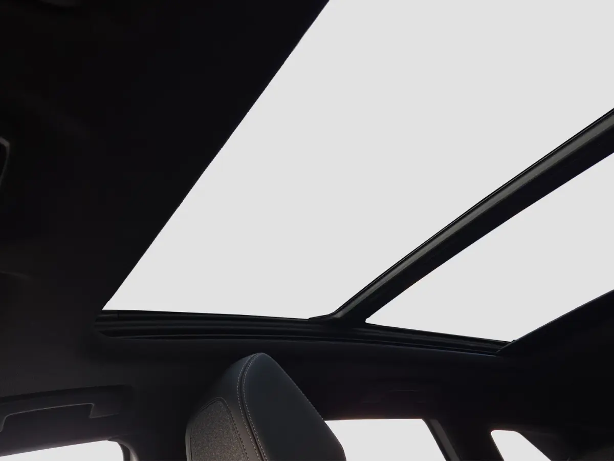 1.2 PureTech GT Line | Trekhaak | Panoramadak |  Keyless | Camera | Elektr. bedienbare achterklep | LED |