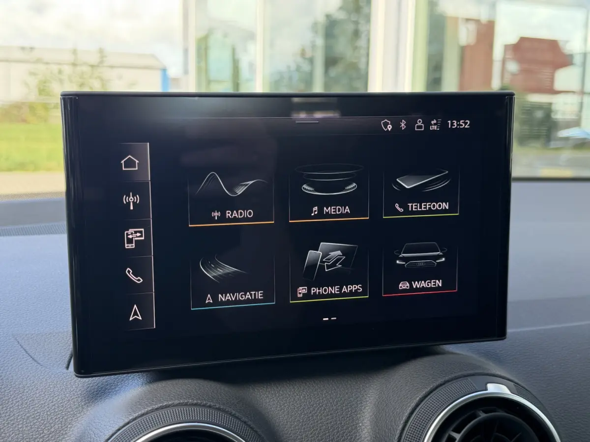 35 TFSI S Edition Camera | App connect